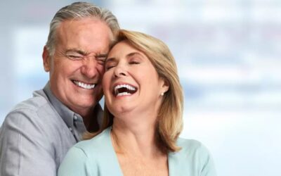 Saúde bucal do idoso: 60+ pode fazer clareamento dental?