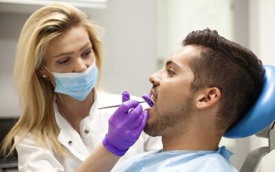 Como é a manutenção do implante dentário
